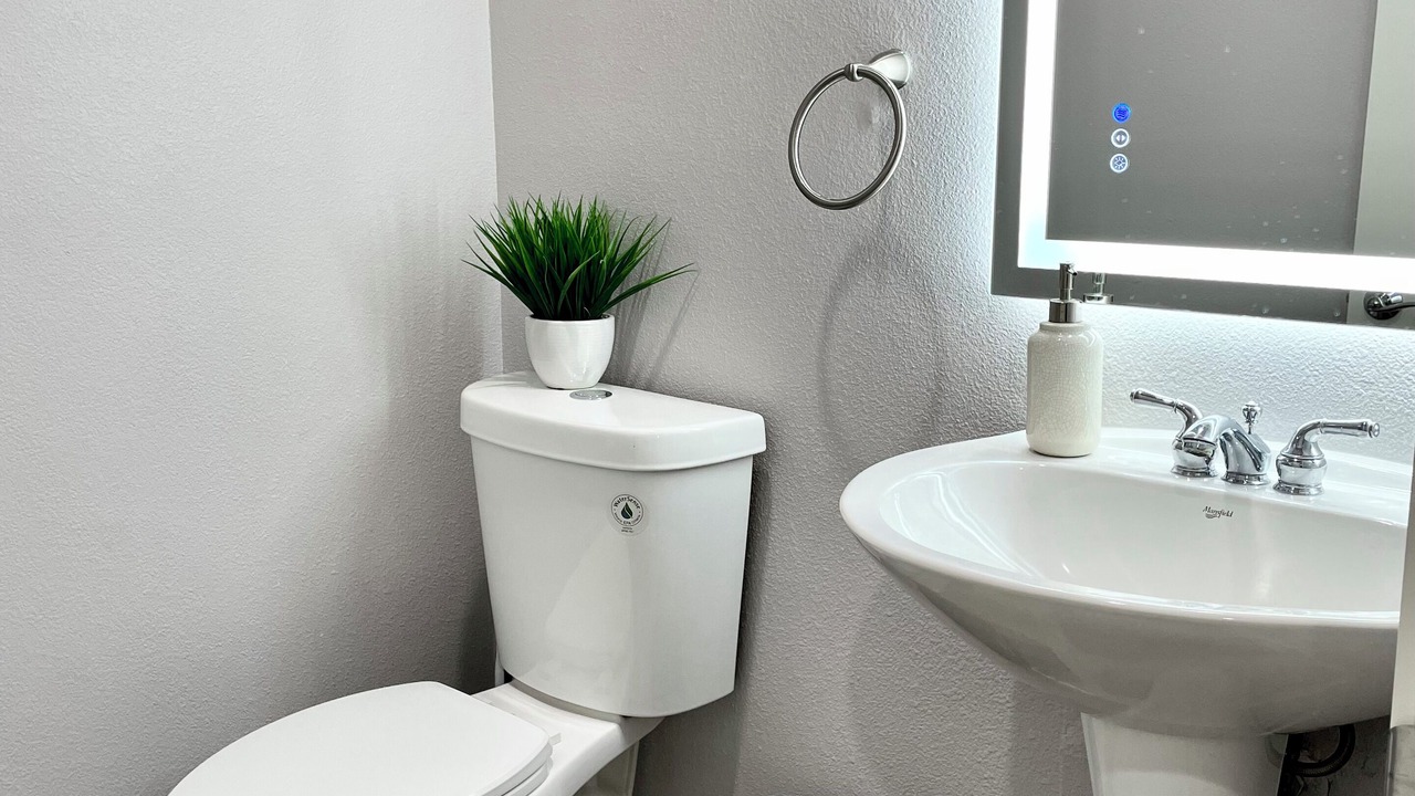 Photo of Bathroom in Racquet Club South