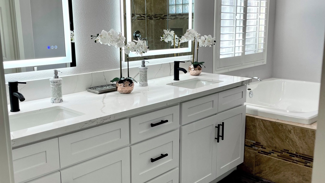 Photo of Bathroom in Racquet Club South