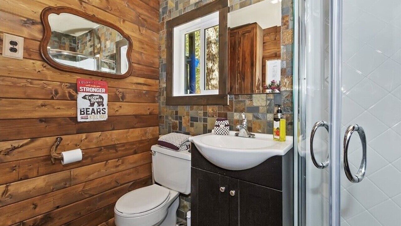 Photo of Bathroom in Green Valley Lake