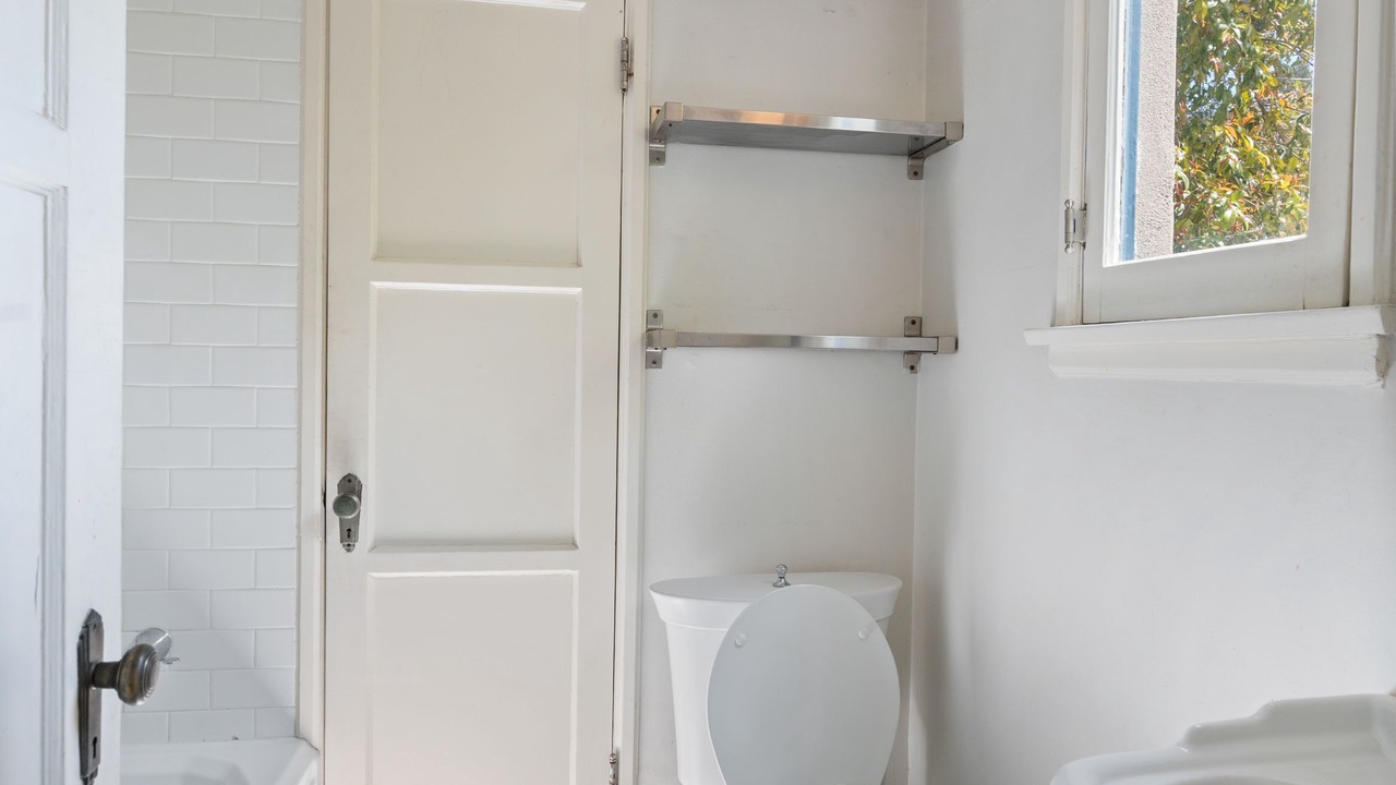 Photo of Bathroom in Hollywoodland