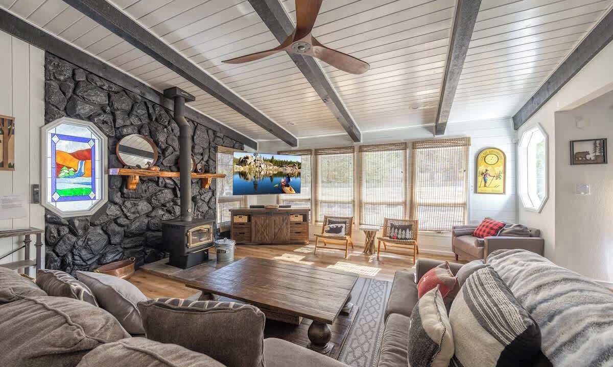 Photo of Livingroom in Fox Farm
