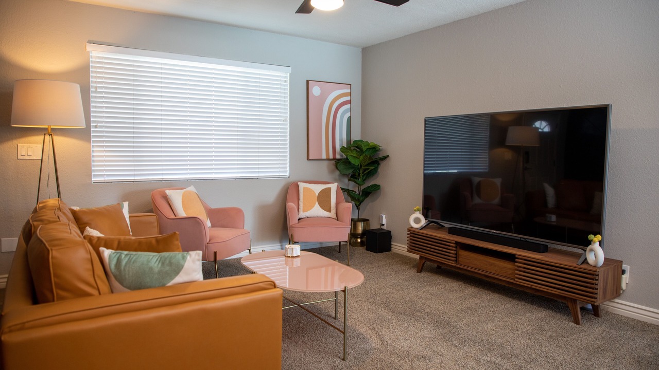 Photo of Livingroom in New Papago Parkway