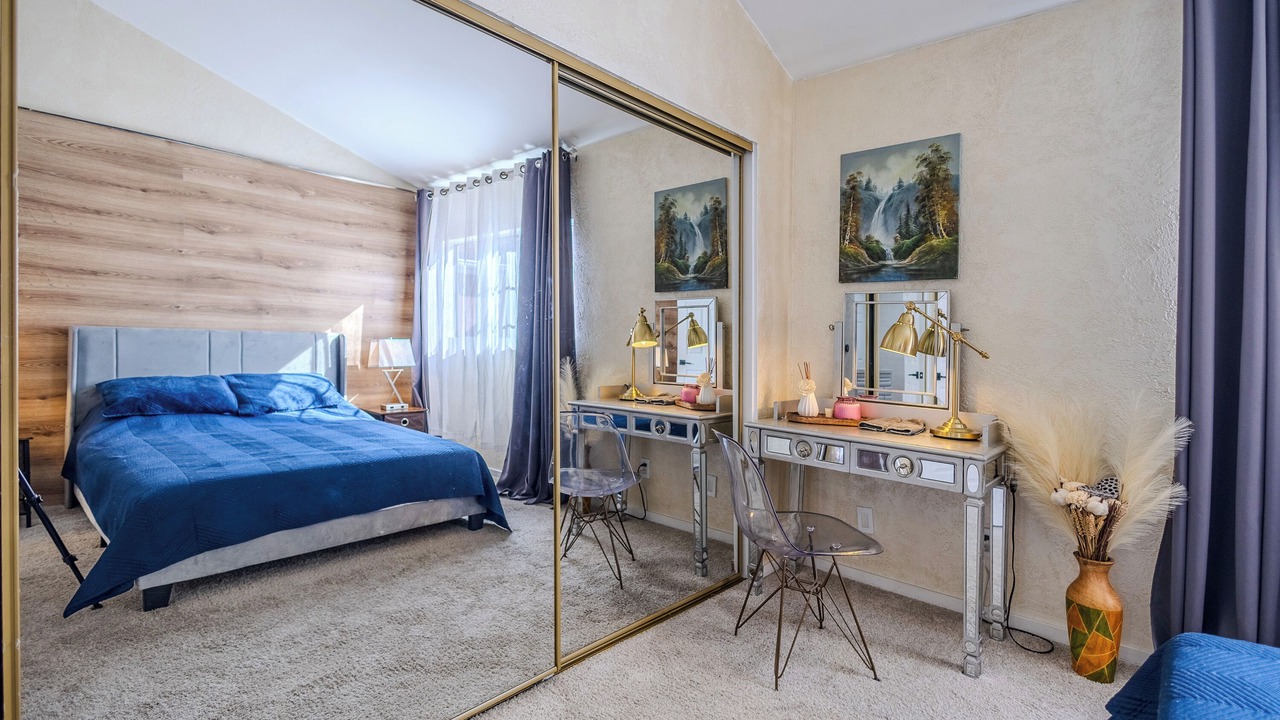 Photo of Bedroom in Pacific - Edison
