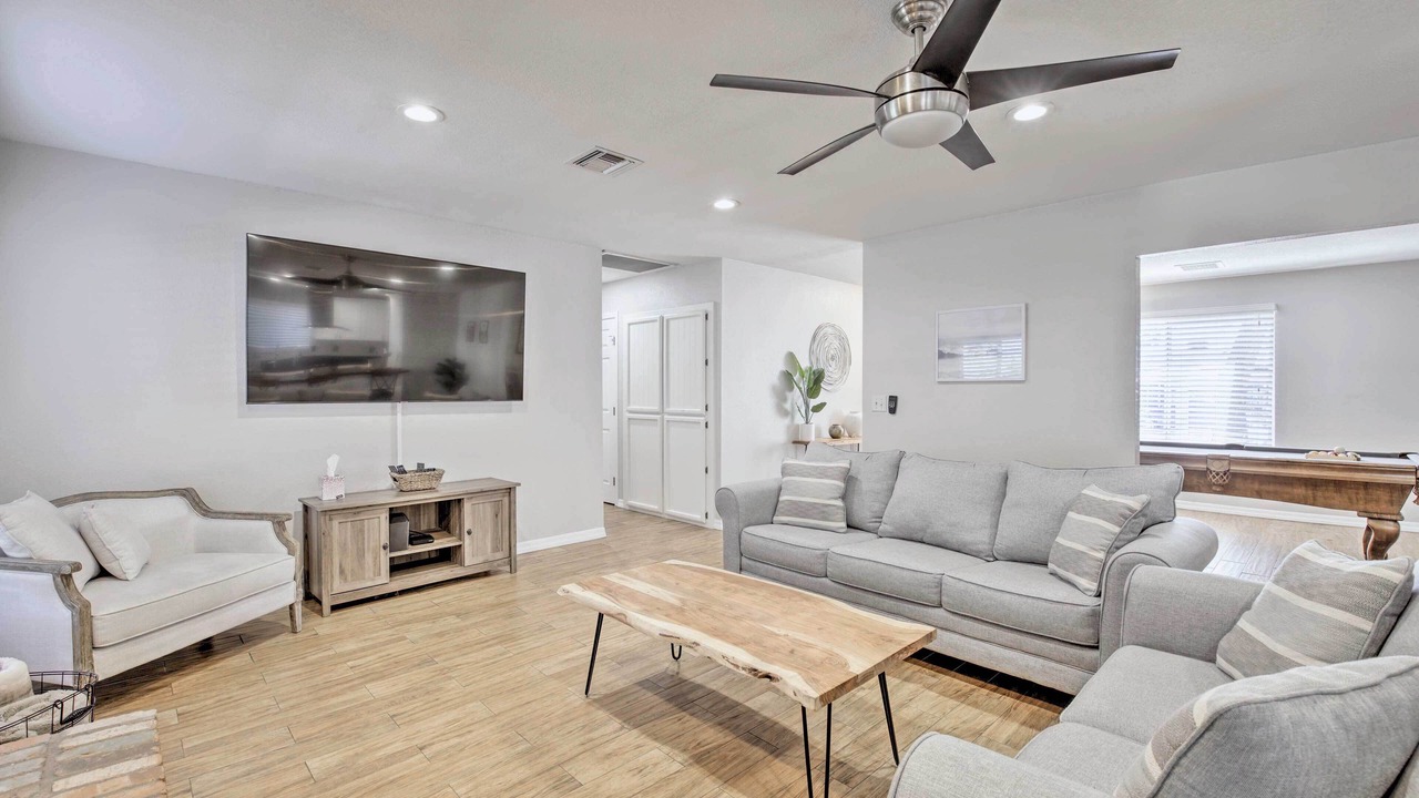 Photo of Livingroom in Sunburst Estates