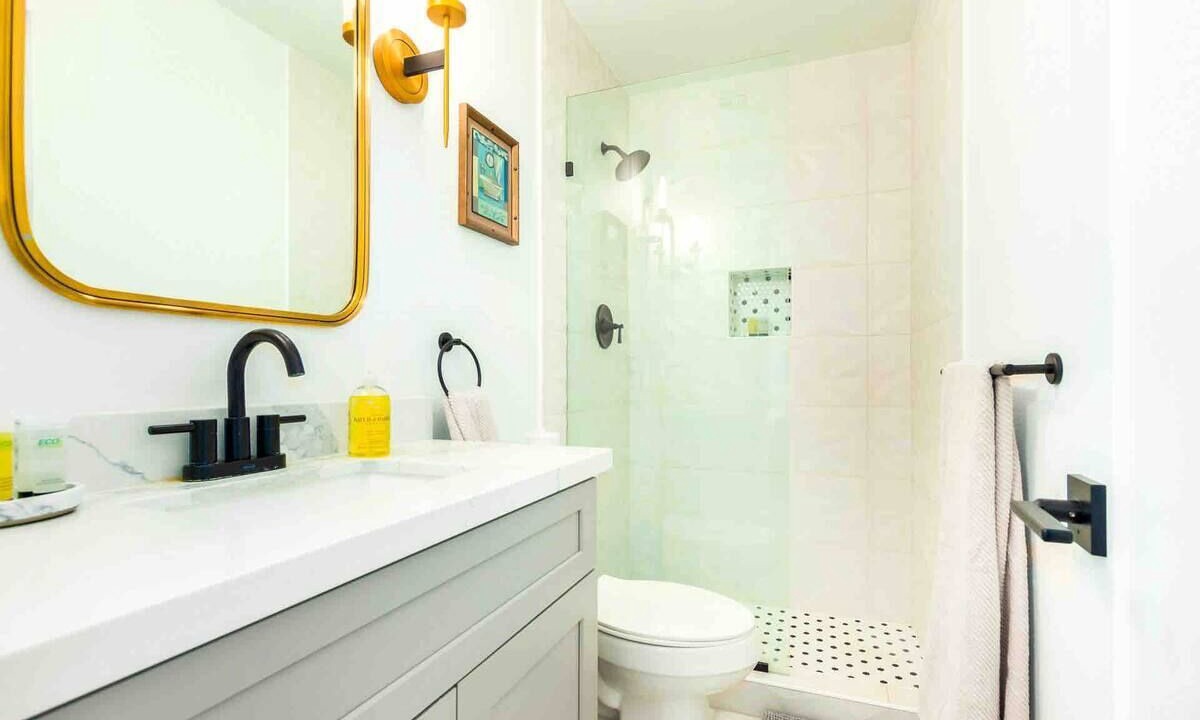 Photo of Bathroom in New Papago Parkway