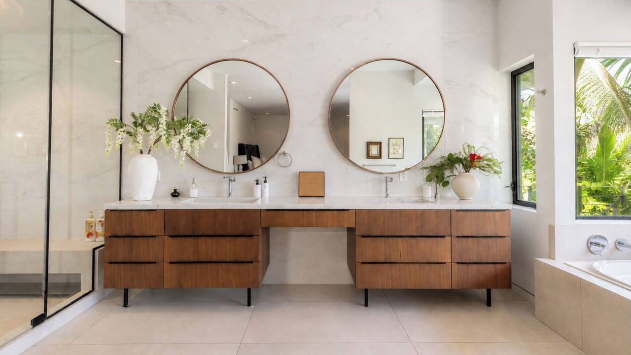 Photo of Bathroom in Hollywood