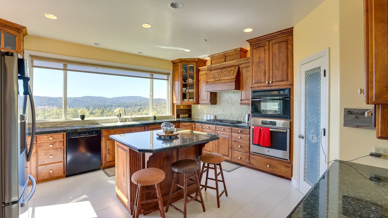 Photo of Kitchen in Lake Arrowhead