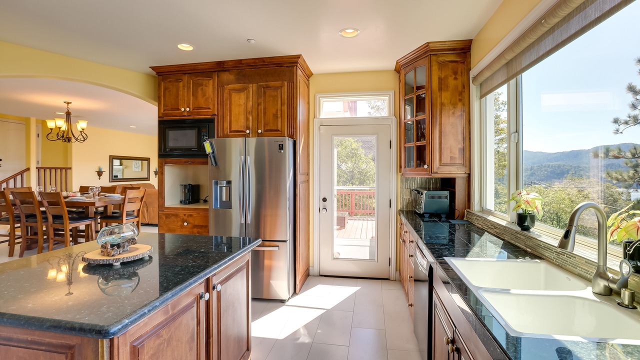 Photo of Kitchen in Lake Arrowhead