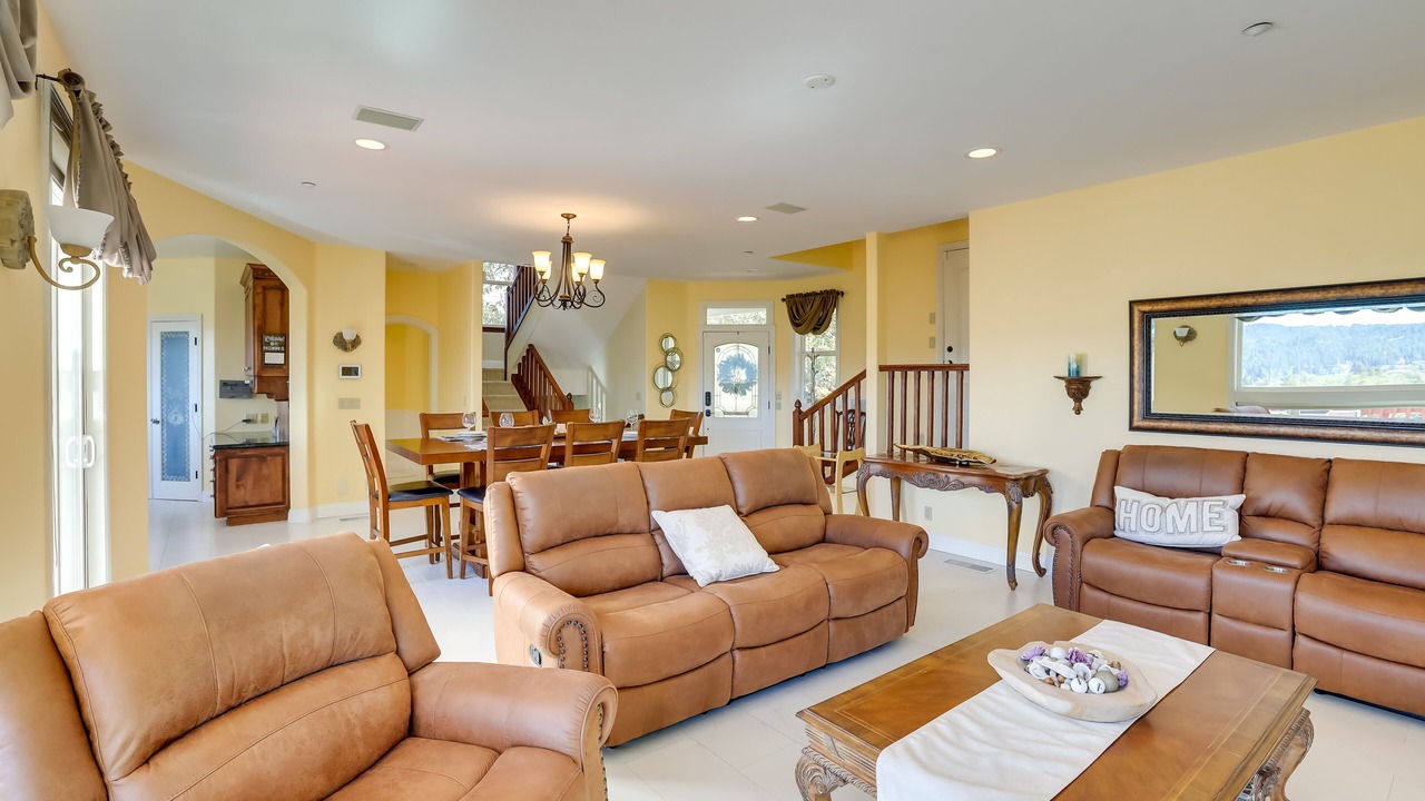 Photo of Livingroom in Lake Arrowhead