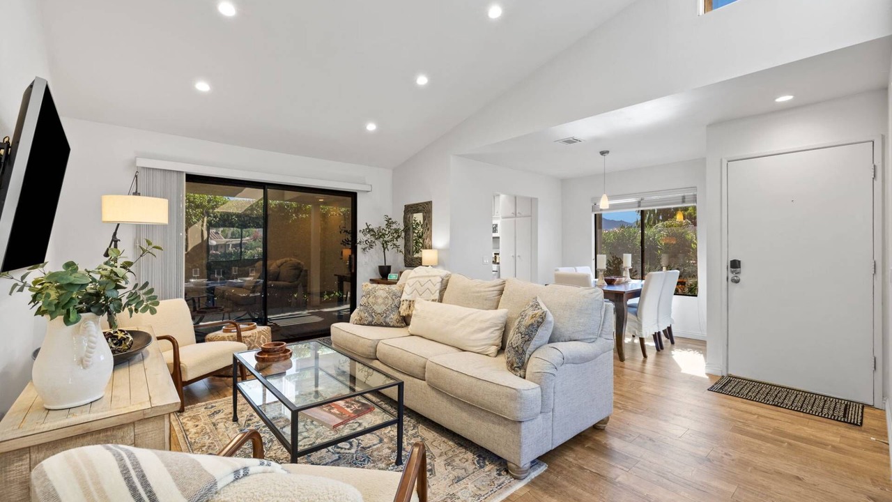 Photo of Livingroom in Palm Desert