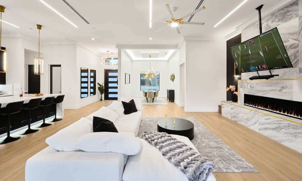 Photo of Livingroom in Peaceful Valley