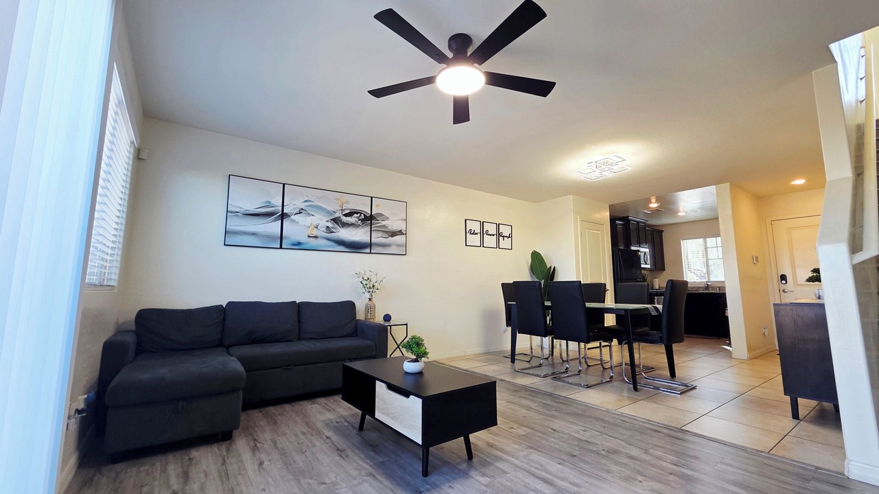 Photo of Livingroom in Sunrise Manor