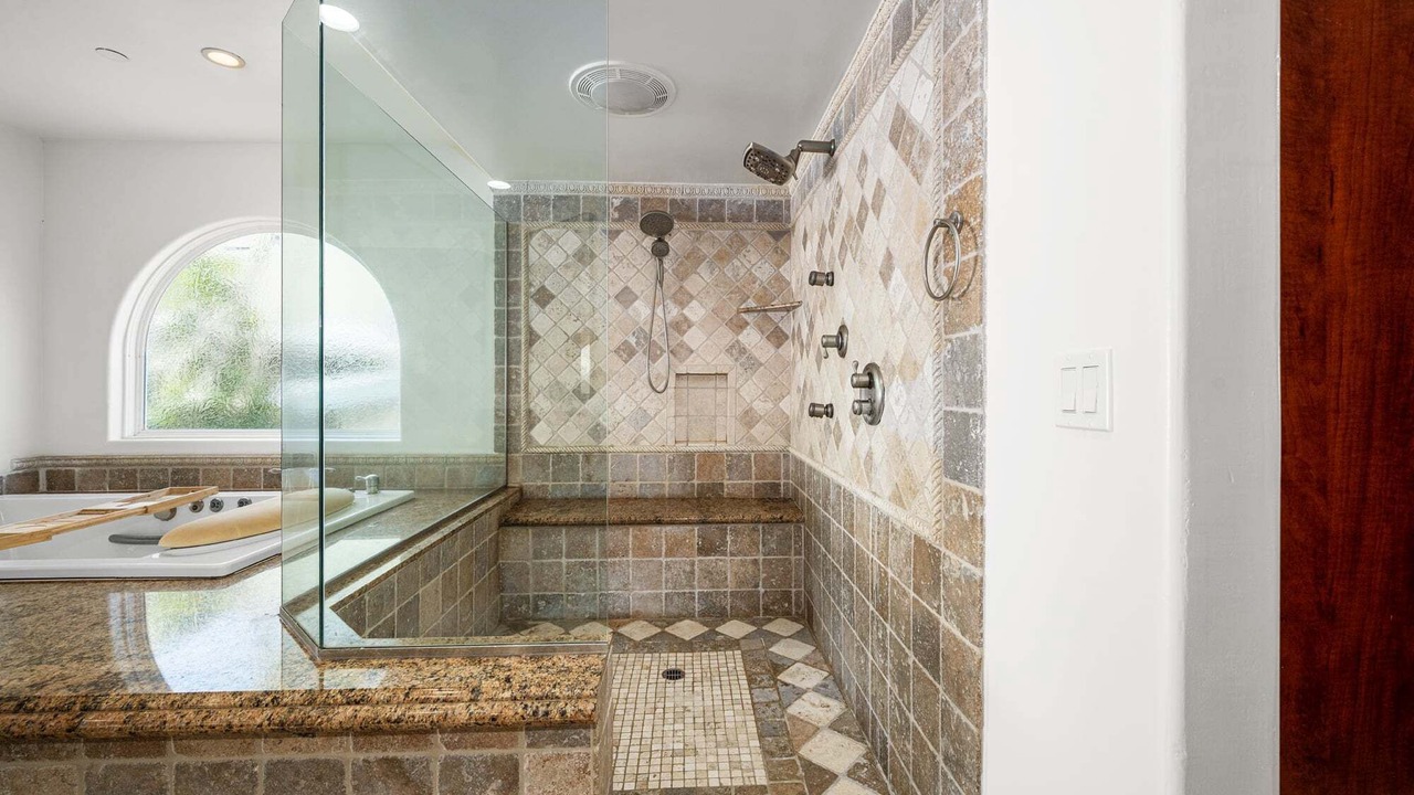 Photo of Bathroom in Peninsula
