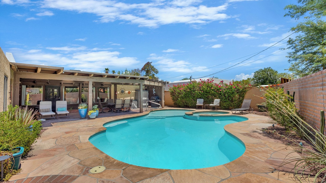 Photo of Outdoor in Sam Hughes
