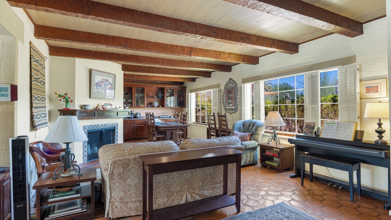 Photo of Livingroom in Sam Hughes
