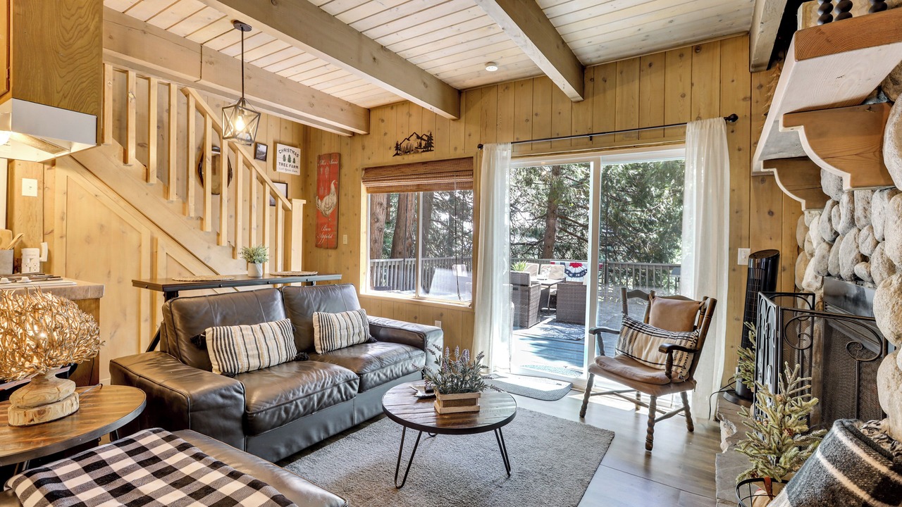Photo of Livingroom in Arrowhead Villas