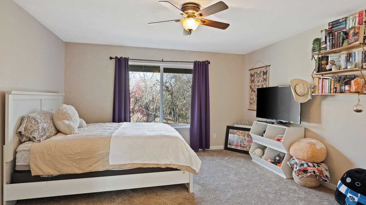 Photo of Bedroom in North Lakeport