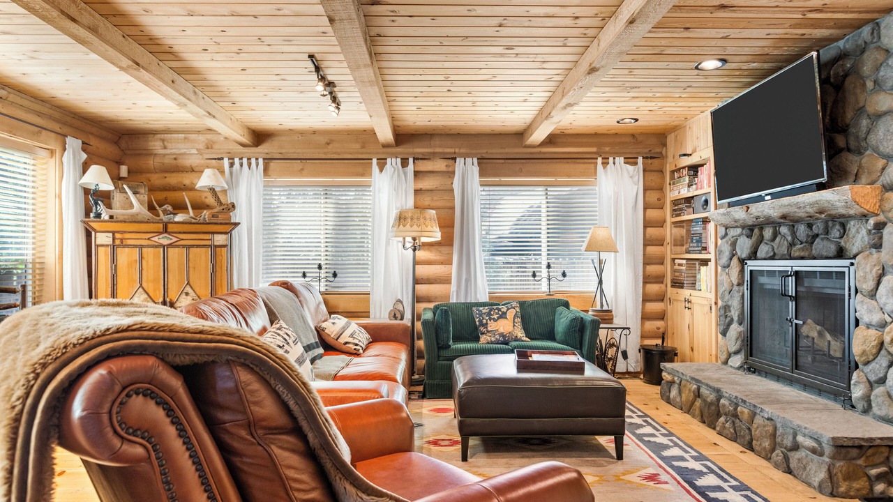 Photo of Bedroom in Fawnskin