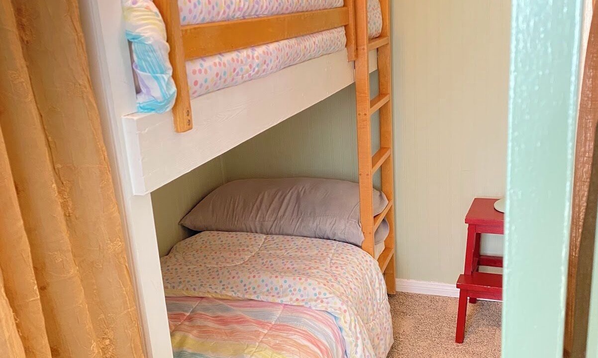 Photo of Bedroom in Green Valley Lake