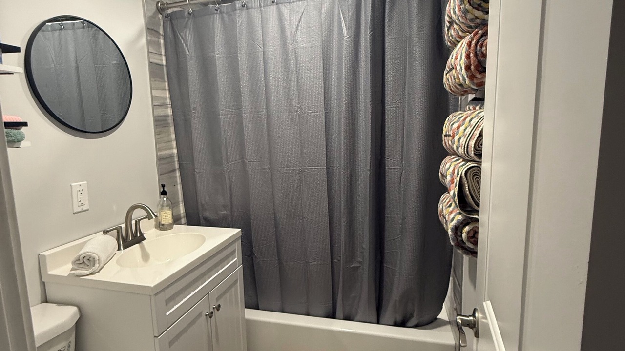 Photo of Bathroom in Twin Peaks
