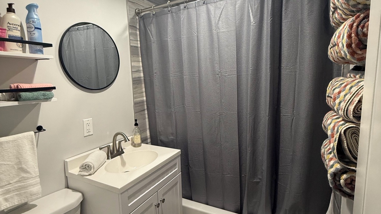 Photo of Bathroom in Twin Peaks