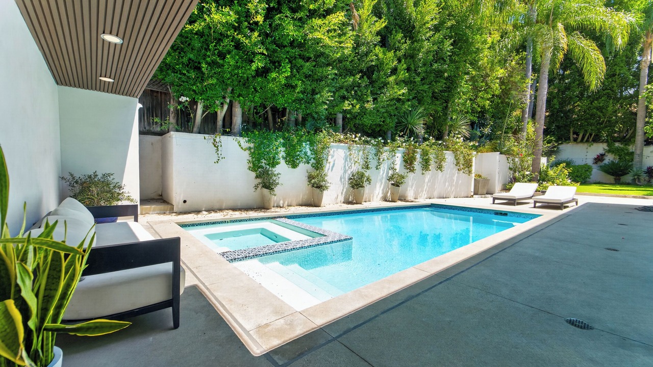 Photo of Outdoor in Hollywood Hills West