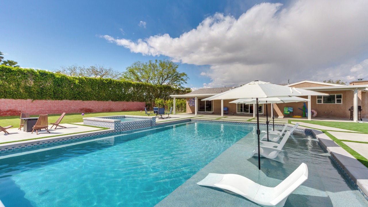 Photo of Outdoor in Racquet Club South