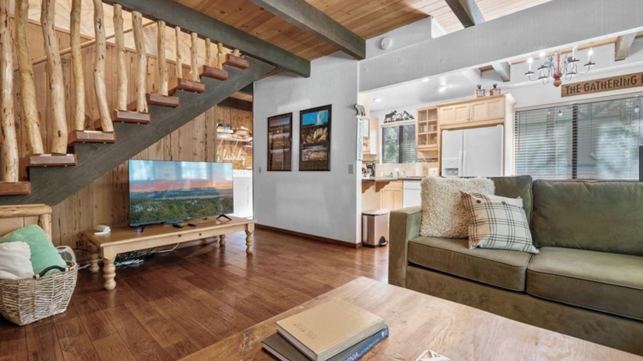 Photo of Livingroom in Summit Estates