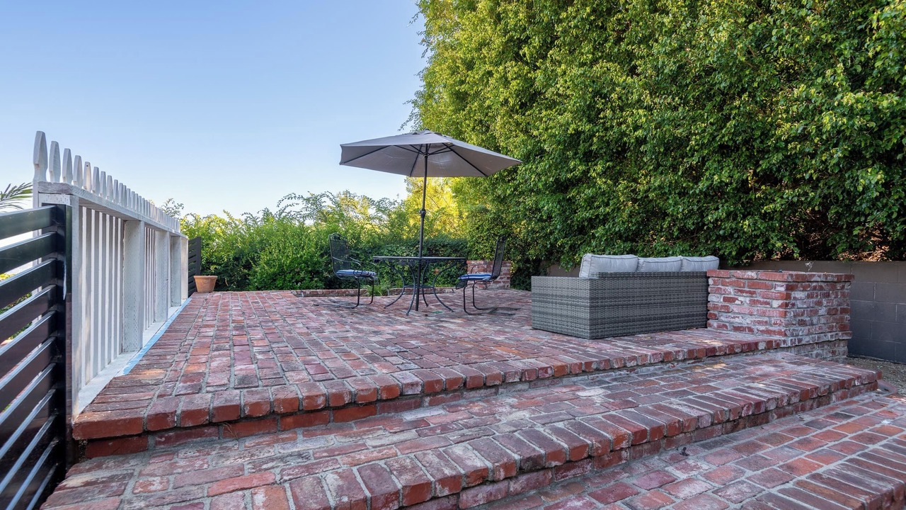 Photo of Patio Balcony in The Bird Streets