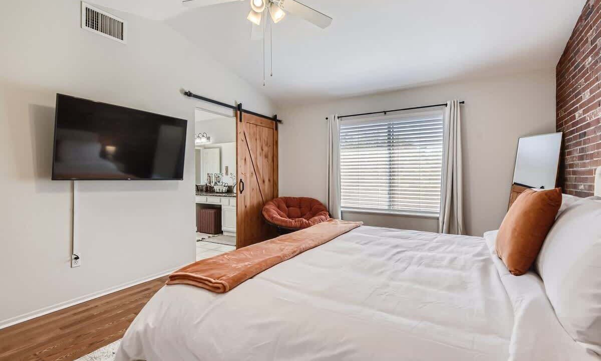 Photo of Bedroom in Canyon Gate