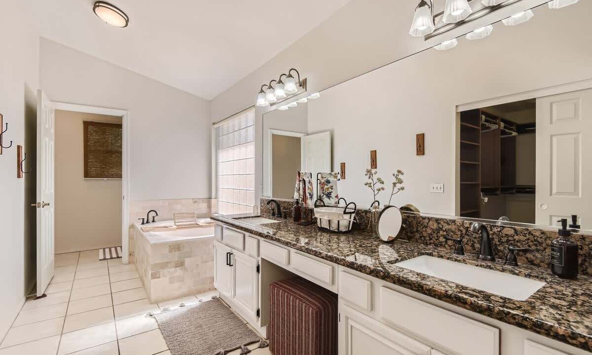 Photo of Bathroom in Canyon Gate