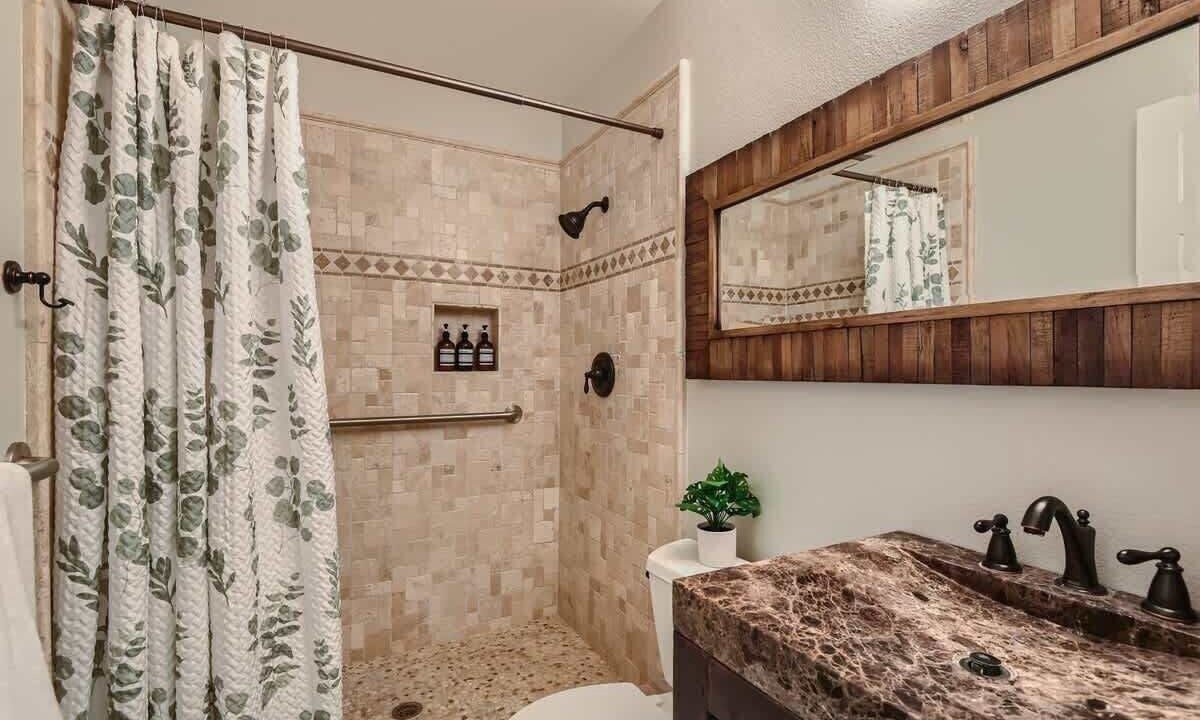 Photo of Bathroom in Canyon Gate
