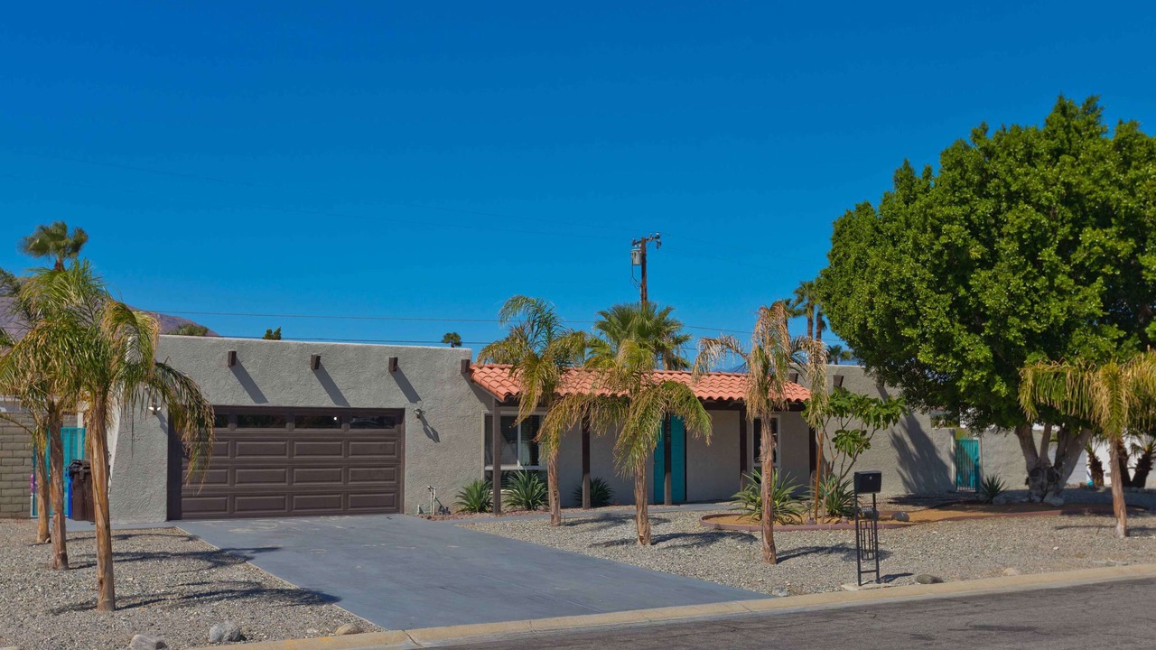 Photo of Outdoor in Racquet Club South