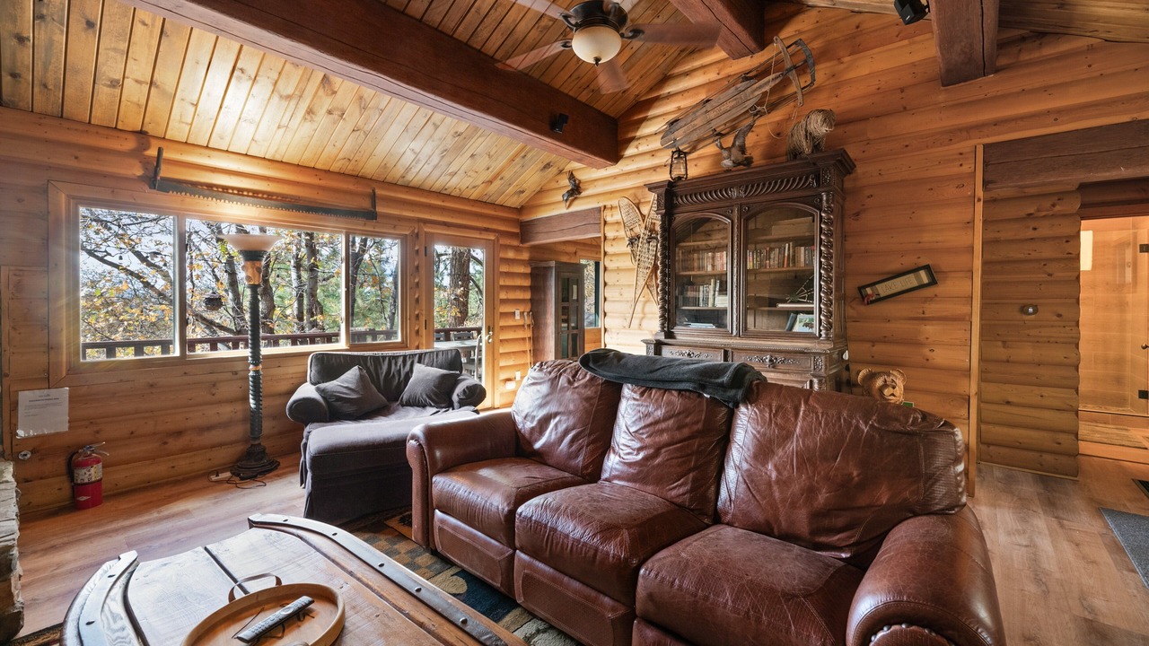 Photo of Livingroom in Upper Moonridge