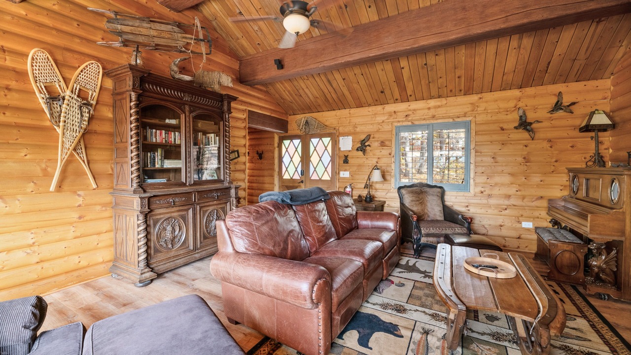 Photo of Livingroom in Upper Moonridge