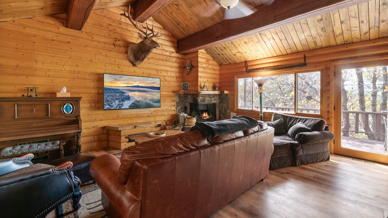 Photo of Livingroom in Upper Moonridge