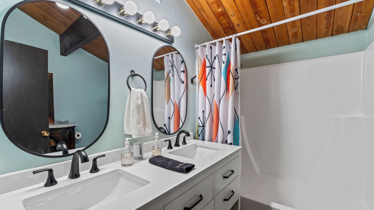 Photo of Bathroom in Arrowhead Villas