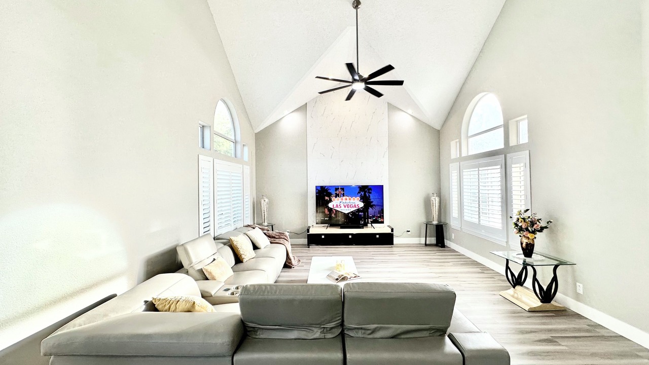 Photo of Livingroom in Spring Valley