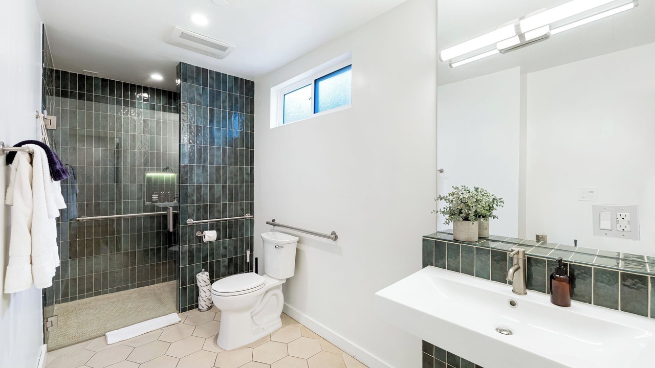 Photo of Bathroom in Hollywood