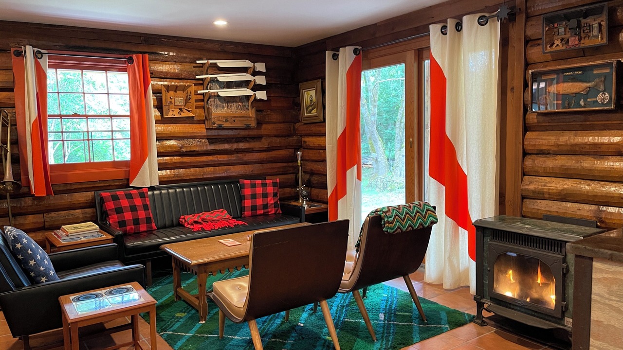 Photo of Livingroom in Anderson Valley