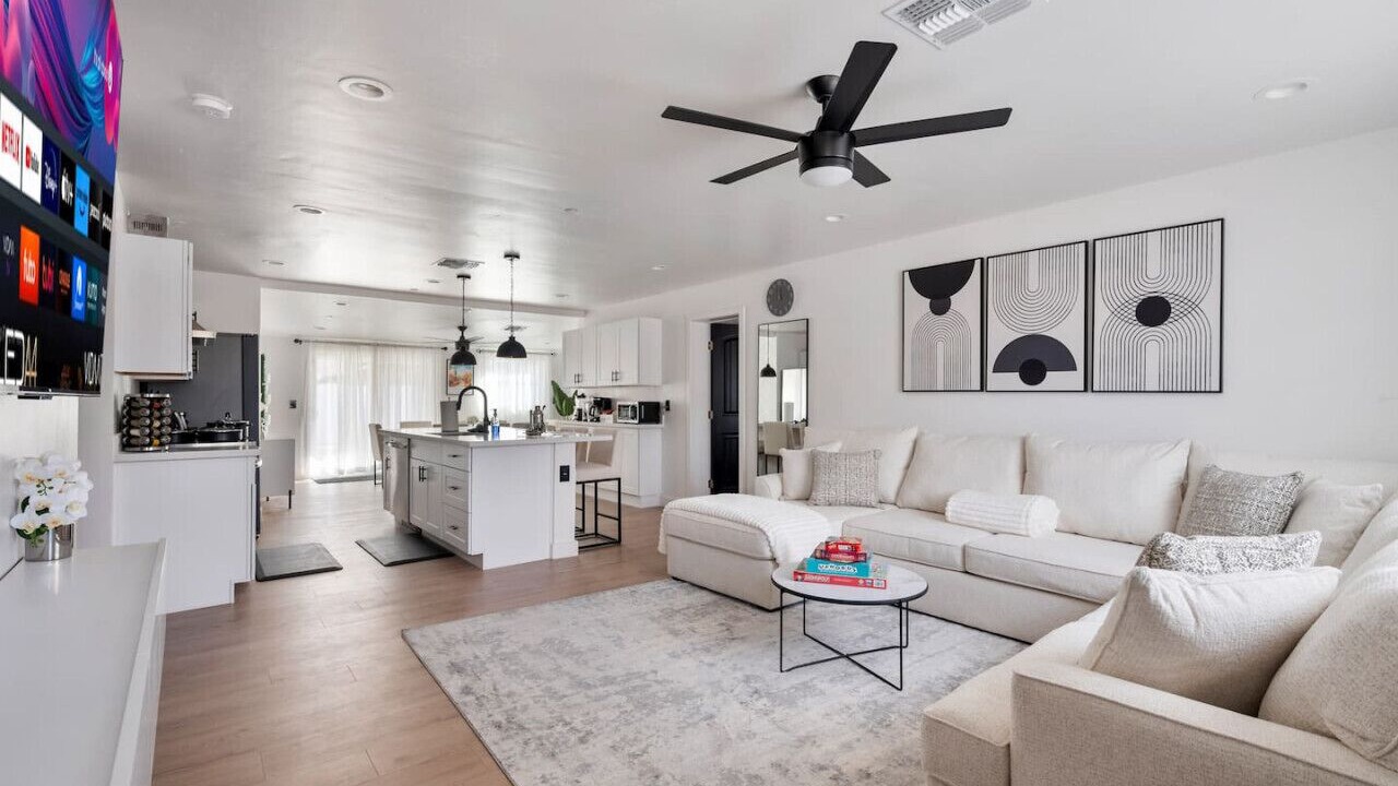 Photo of Livingroom in New Papago Parkway