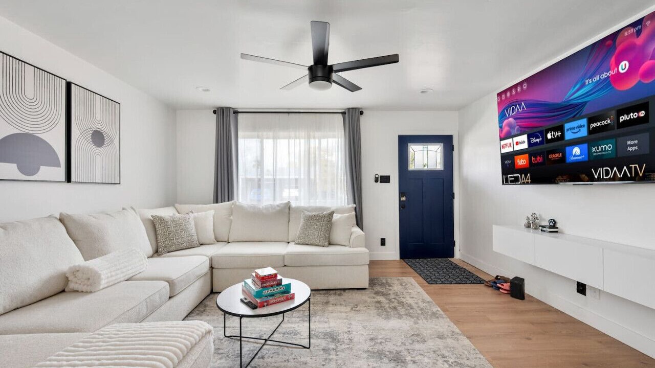 Photo of Livingroom in New Papago Parkway
