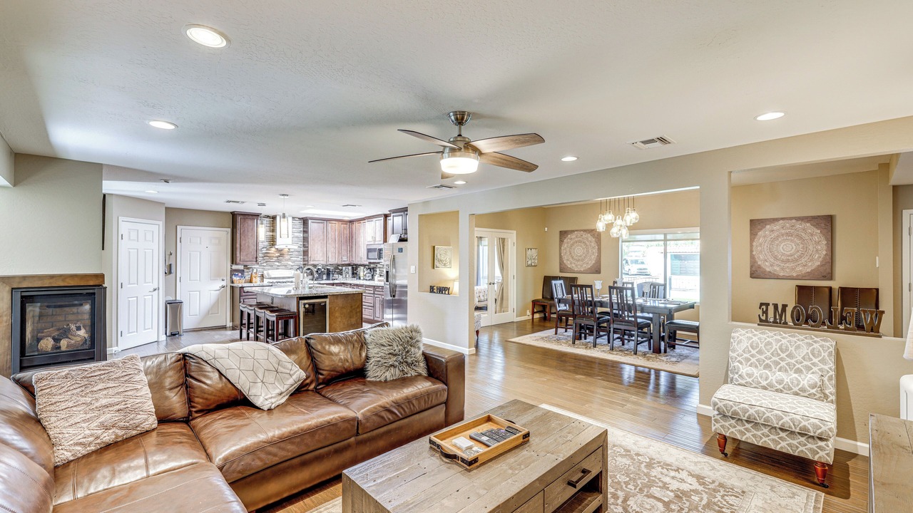 Photo of Livingroom in Raskin Estates