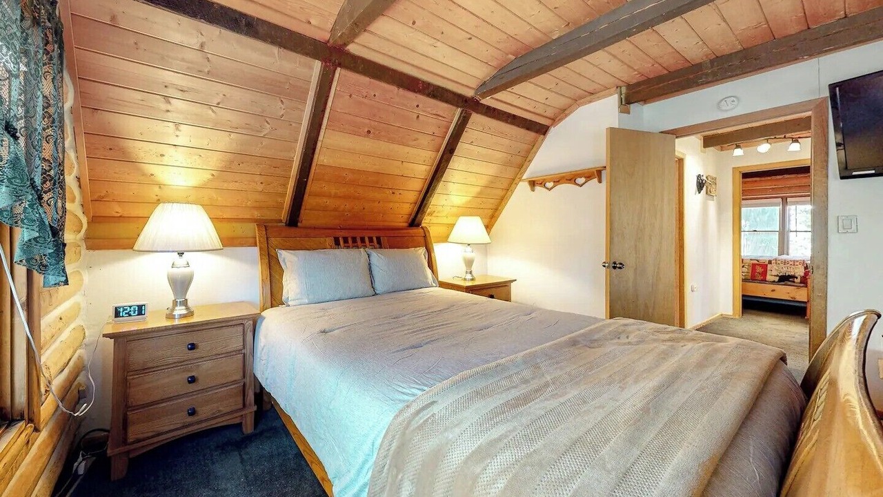 Photo of Bedroom in Running Springs