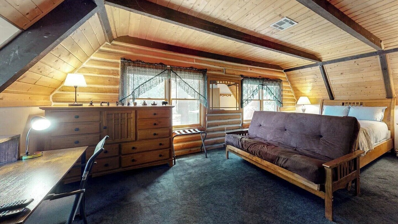 Photo of Bedroom in Running Springs
