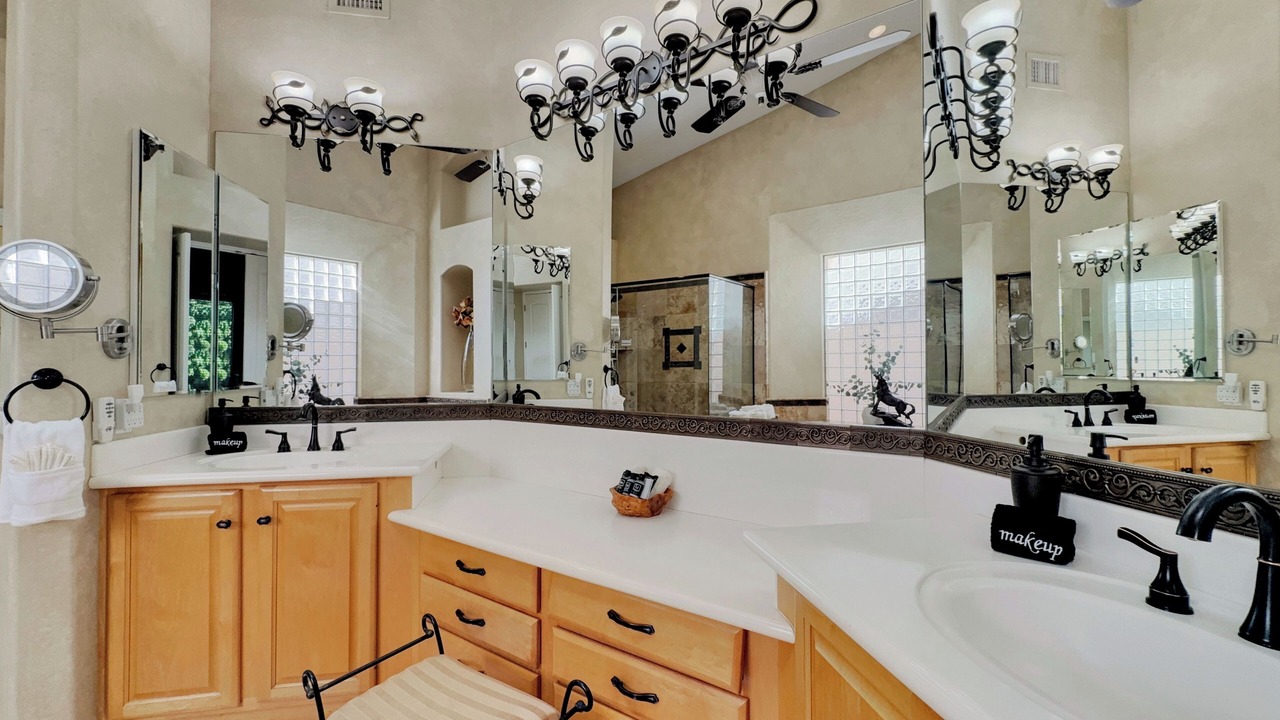 Photo of Bathroom in Arabian Crest