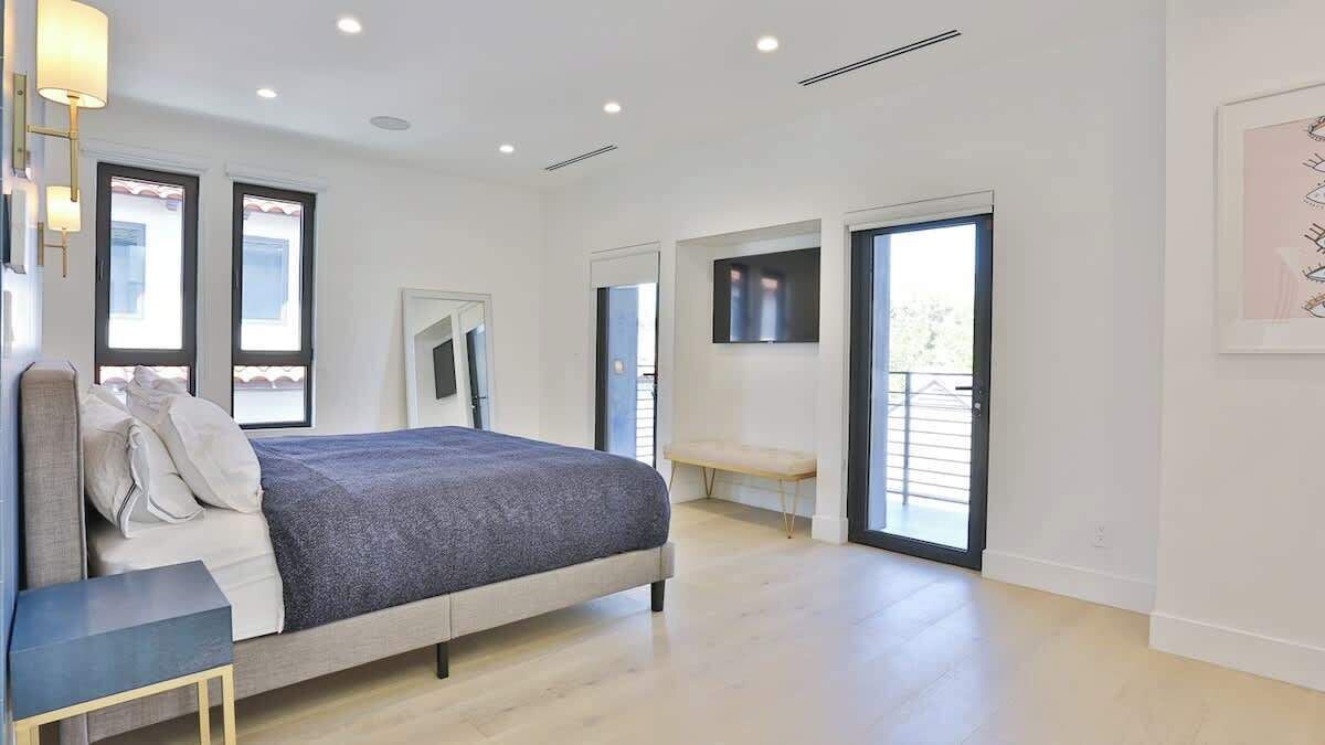 Photo of Bedroom in Mid-Wilshire