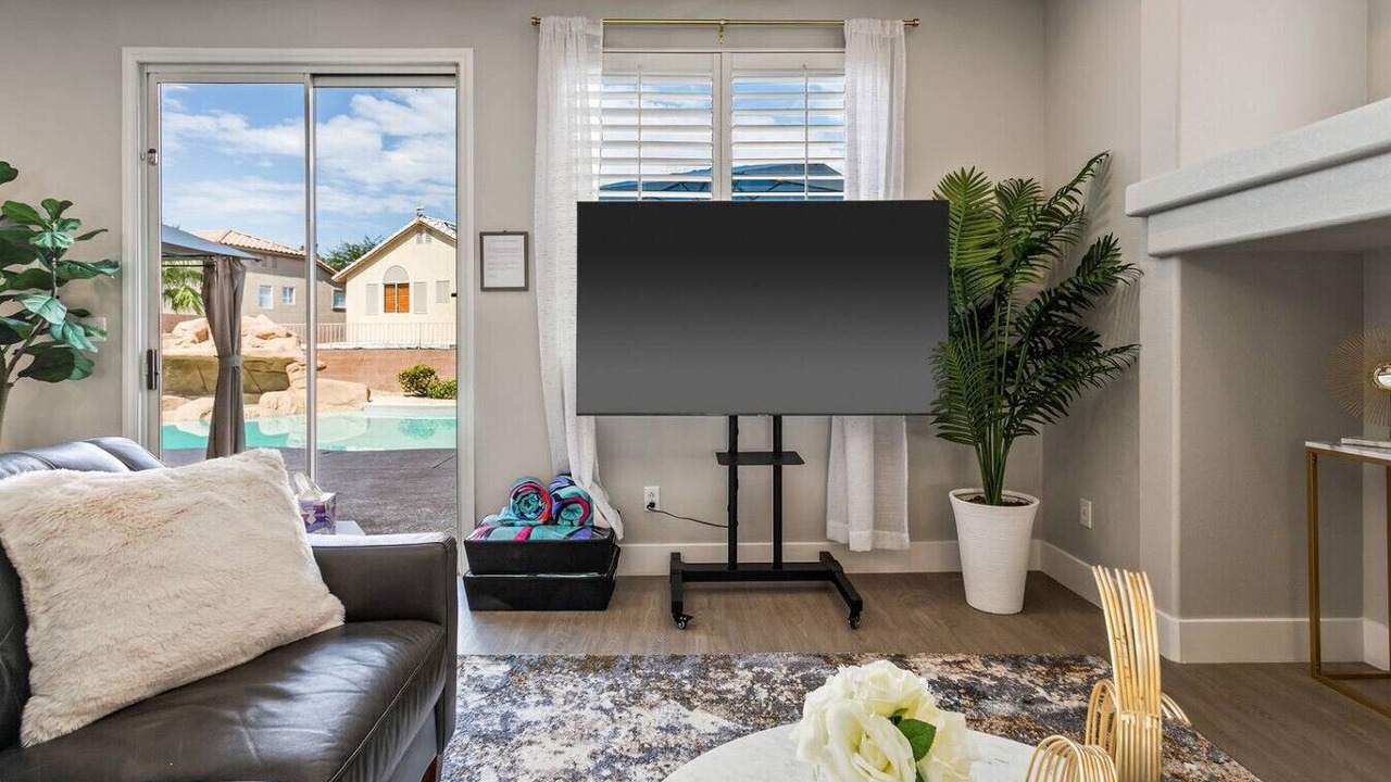 Photo of Livingroom in MacDonald Ranch
