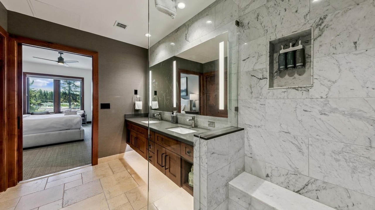 Photo of Bathroom in Lakeside Park