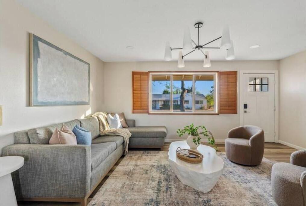 Photo of Livingroom in New Papago Parkway